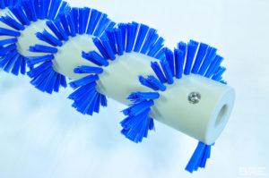 Brosse rotative industrielle hélicoïdale avec vis de pression